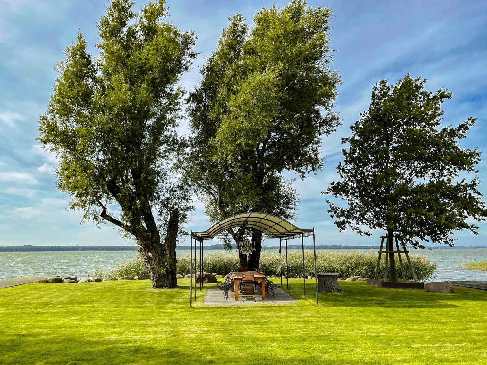 Peeneblick - Traumhaus In Exklusiver Direktlage Am Wasser Mit Eigenem Bootssteg Fuer 8 Personen Rankwitz Bagian luar foto