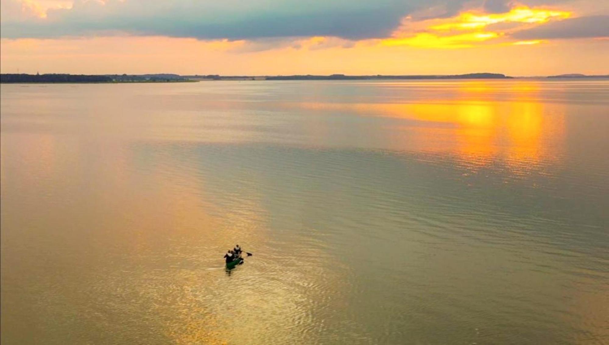Peeneblick - Traumhaus In Exklusiver Direktlage Am Wasser Mit Eigenem Bootssteg Fuer 8 Personen Rankwitz Bagian luar foto